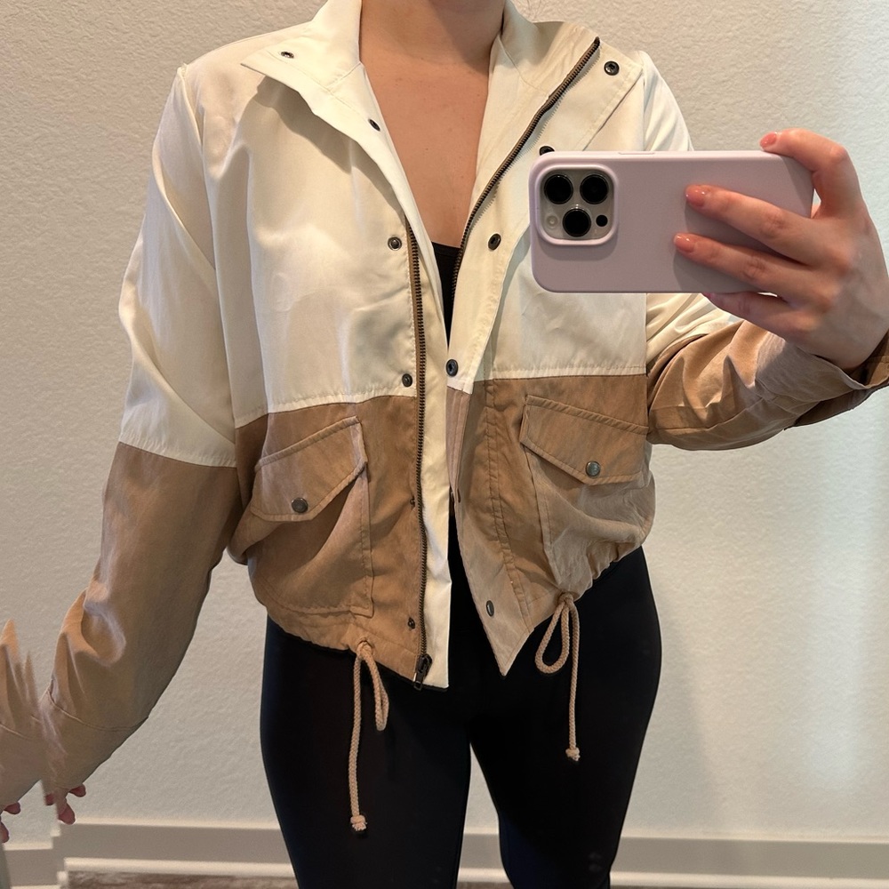 Never been worn, tags still attached, tan/khaki color block jacket!